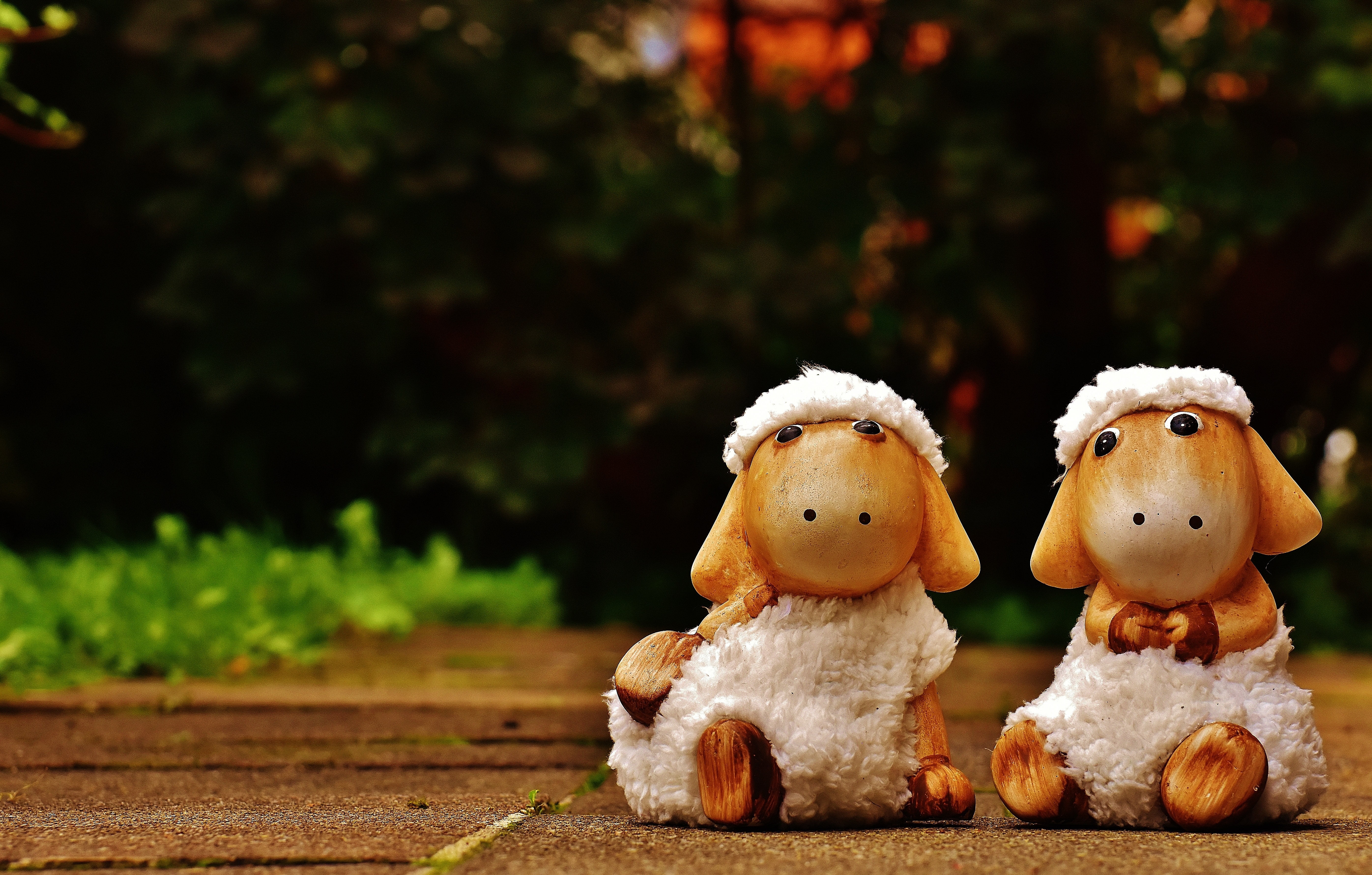 2 sheep plush toys