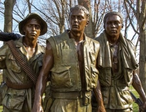 3 soldiers statue thumbnail