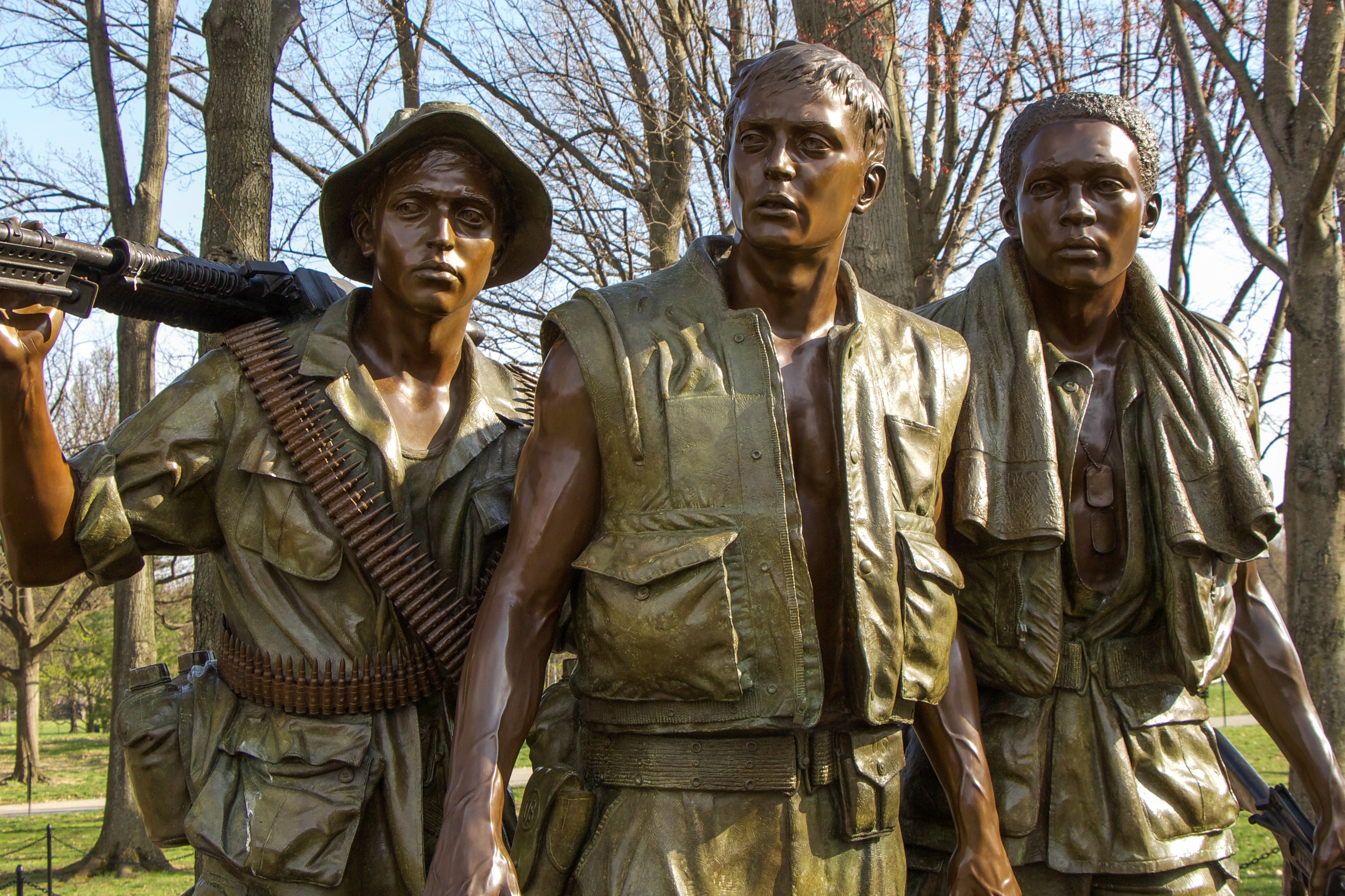 3 soldiers statue