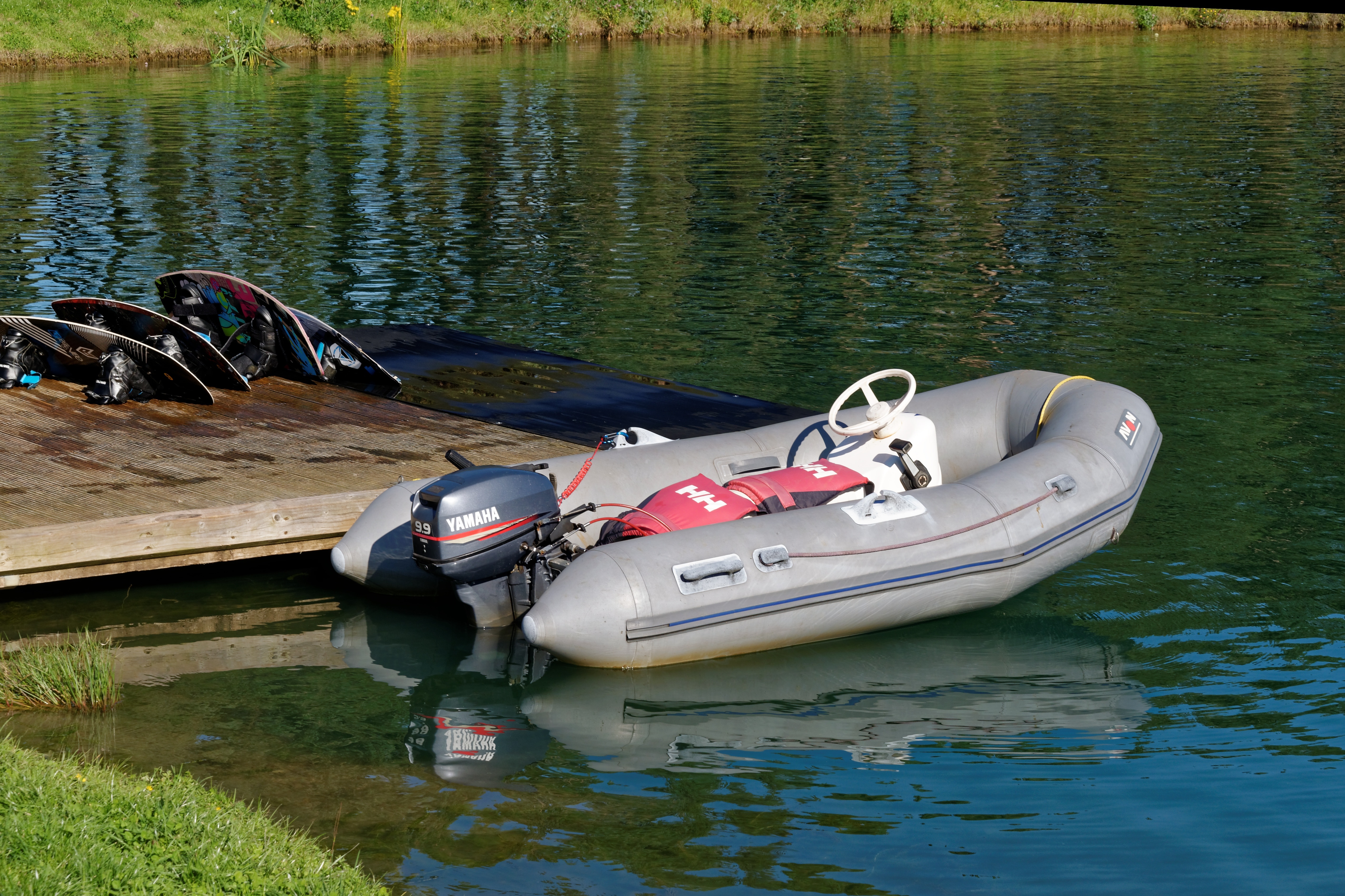 gray inflatable boat