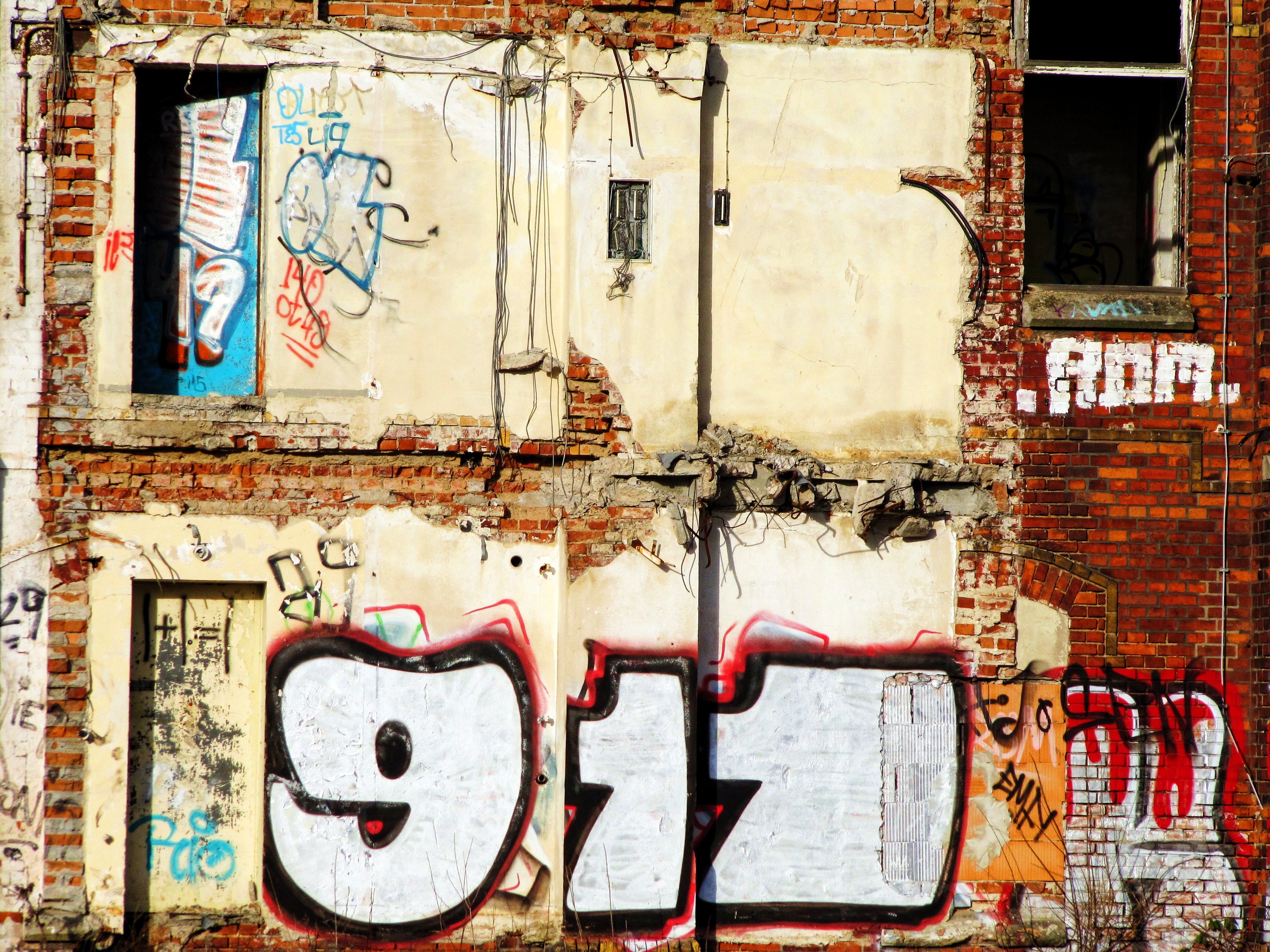 Lapsed, Building, Old, Hauswand, Factory, graffiti, text