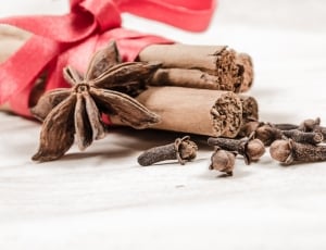 tobacco with red ribbon thumbnail