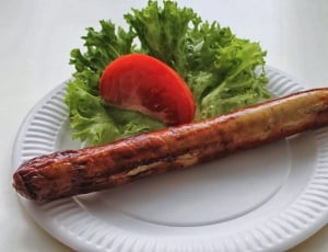 sausage with tomato and lettuce thumbnail