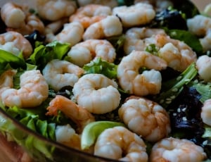 cooked shrimp with lettuce thumbnail