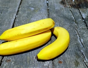 3 yellow bananas thumbnail