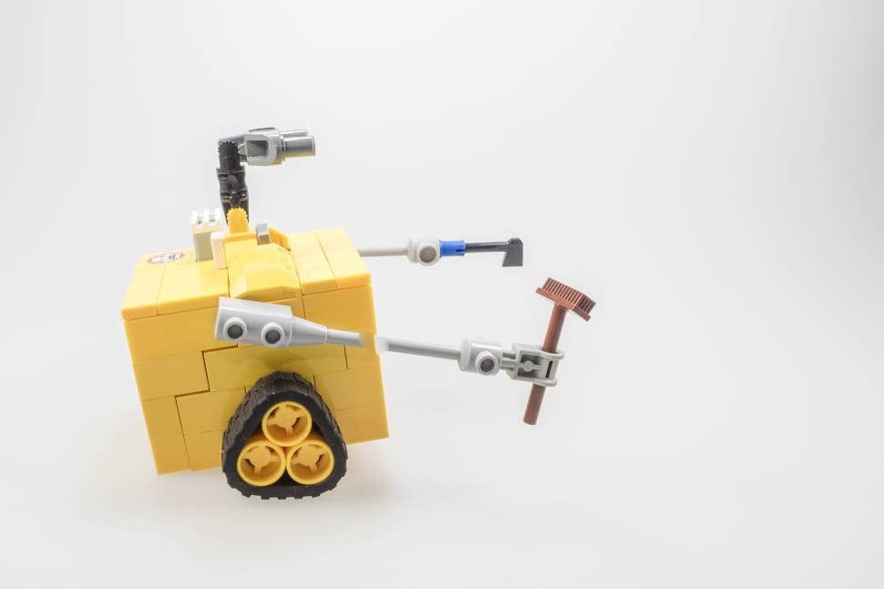 yellow cleaning robot toy preview