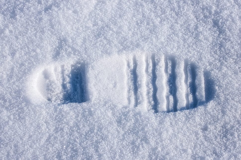 shoe step on snow preview
