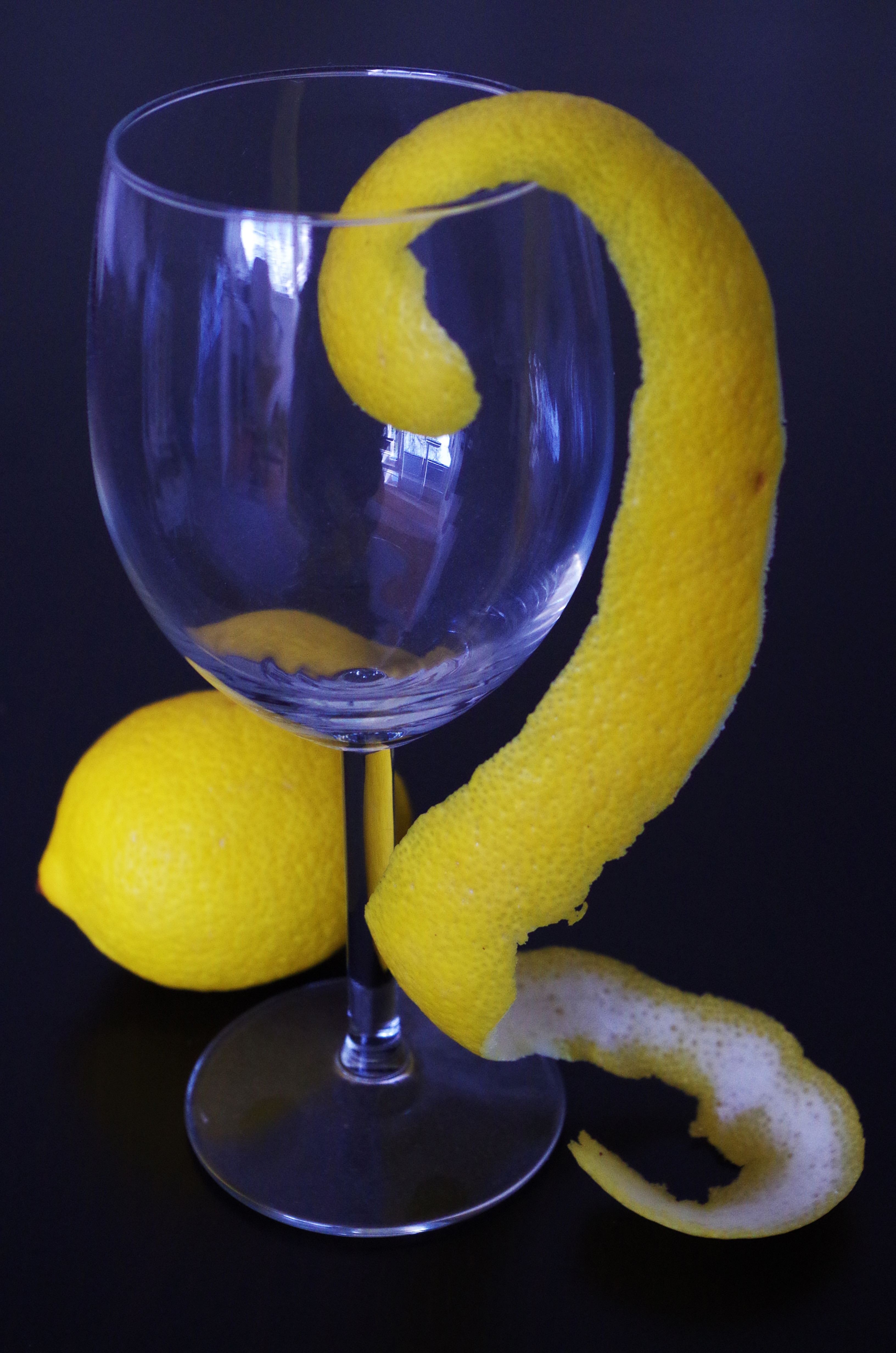 lemon an clear wine glass