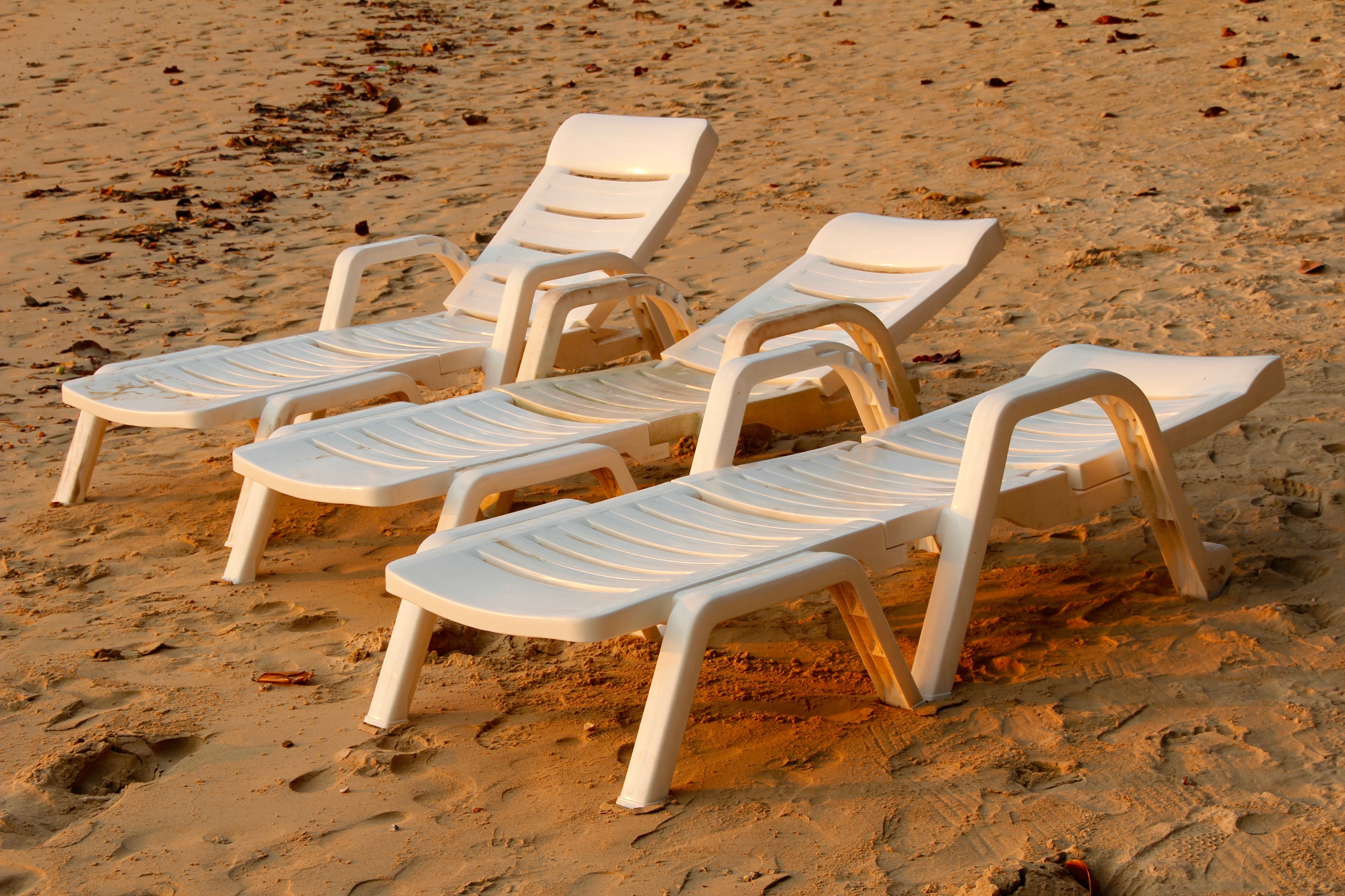 three white sun lounge chairs