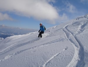 man doing snow ski routine thumbnail