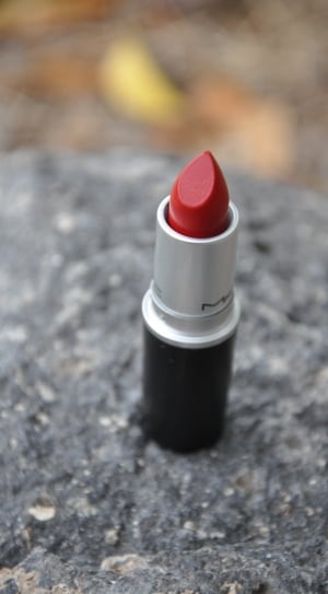 focus photography of red Mac lipstick thumbnail