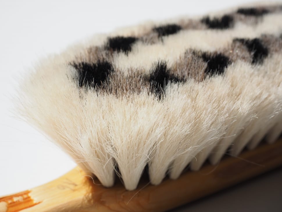 brown wooden handle brush preview