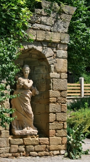 female concrete statue thumbnail