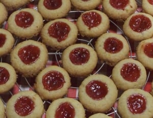 strawberry filled cookies thumbnail