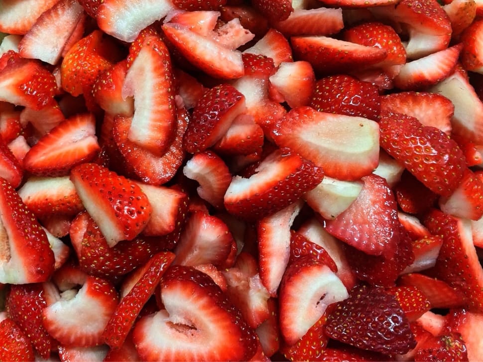 sliced strawberries preview