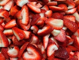 sliced strawberries thumbnail