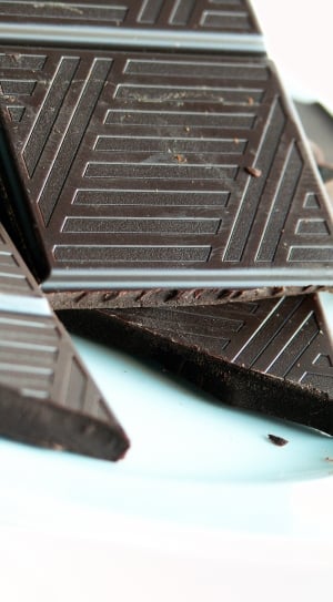 dark chocolate bar thumbnail
