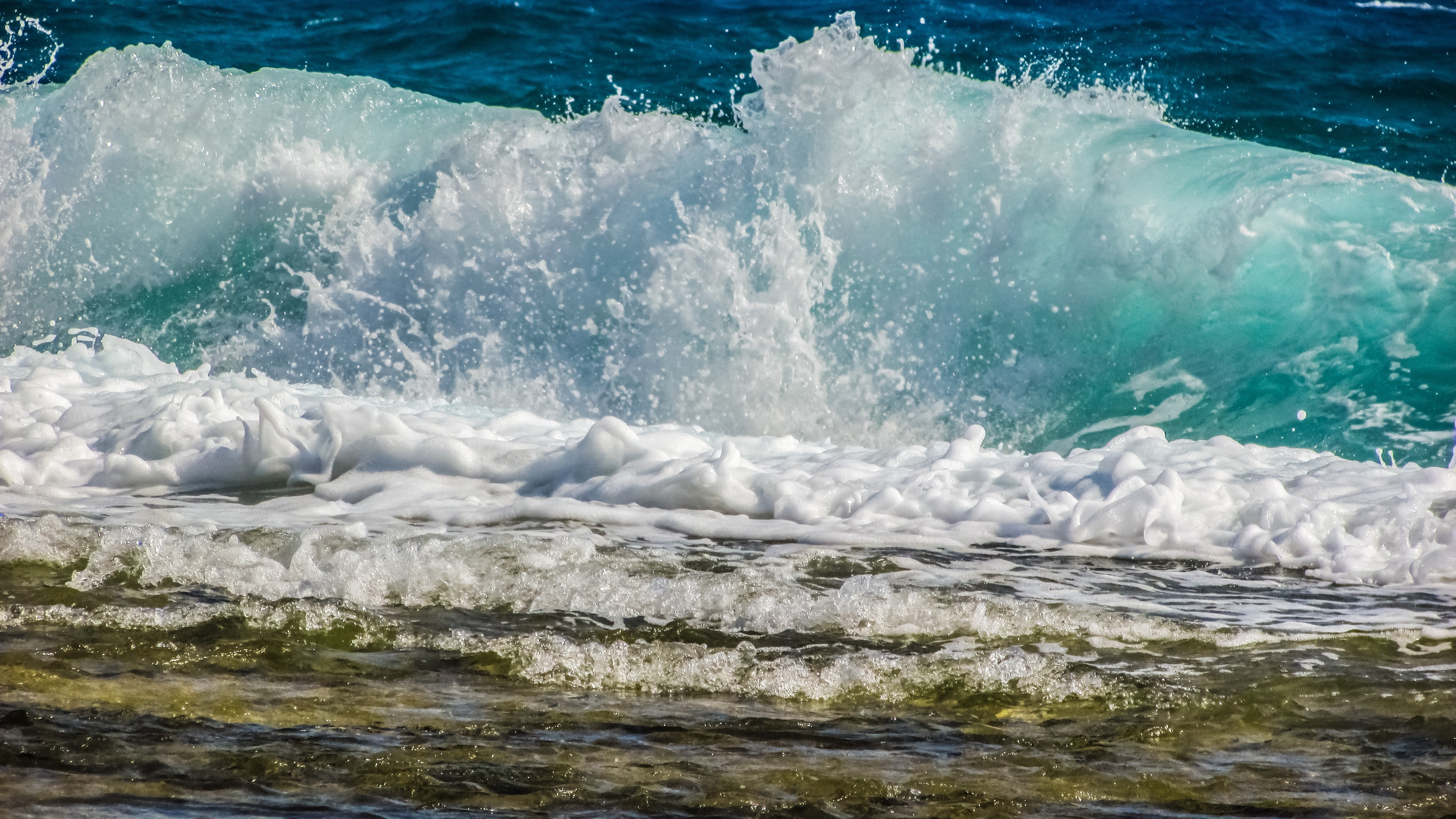 ocean waves crashing on shore photo free image | Peakpx