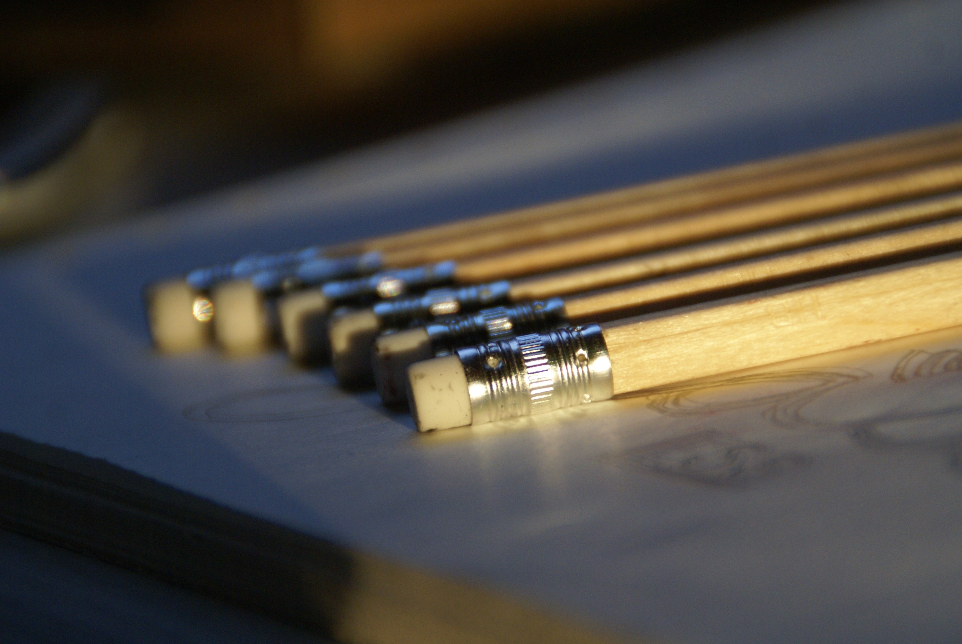 6 beige wooden pencil