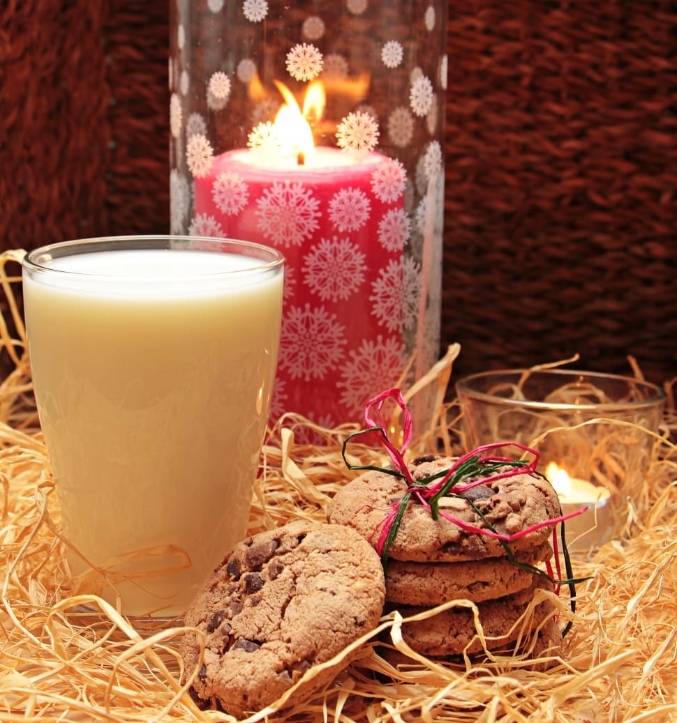 4 cookies with candle pillar preview