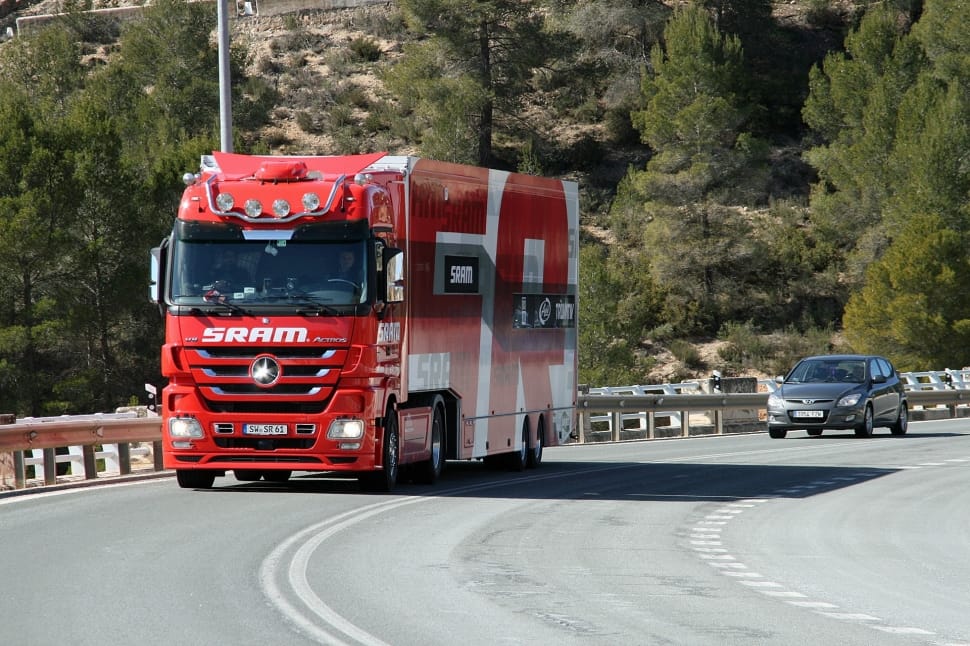 camion-dual-carriageway-roar-highway-wallpaper-preview.jpg
