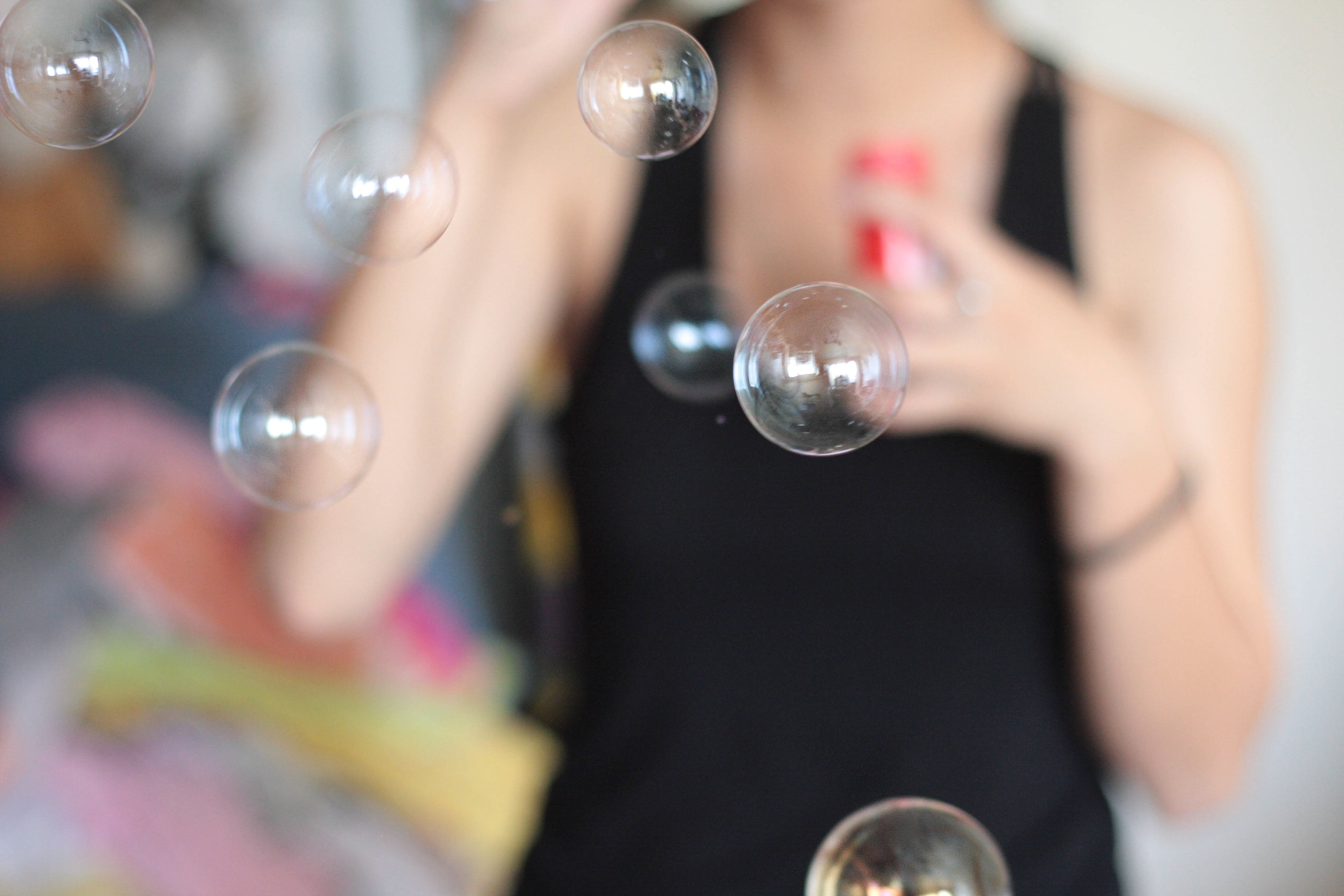 focus photo of clear bubbles