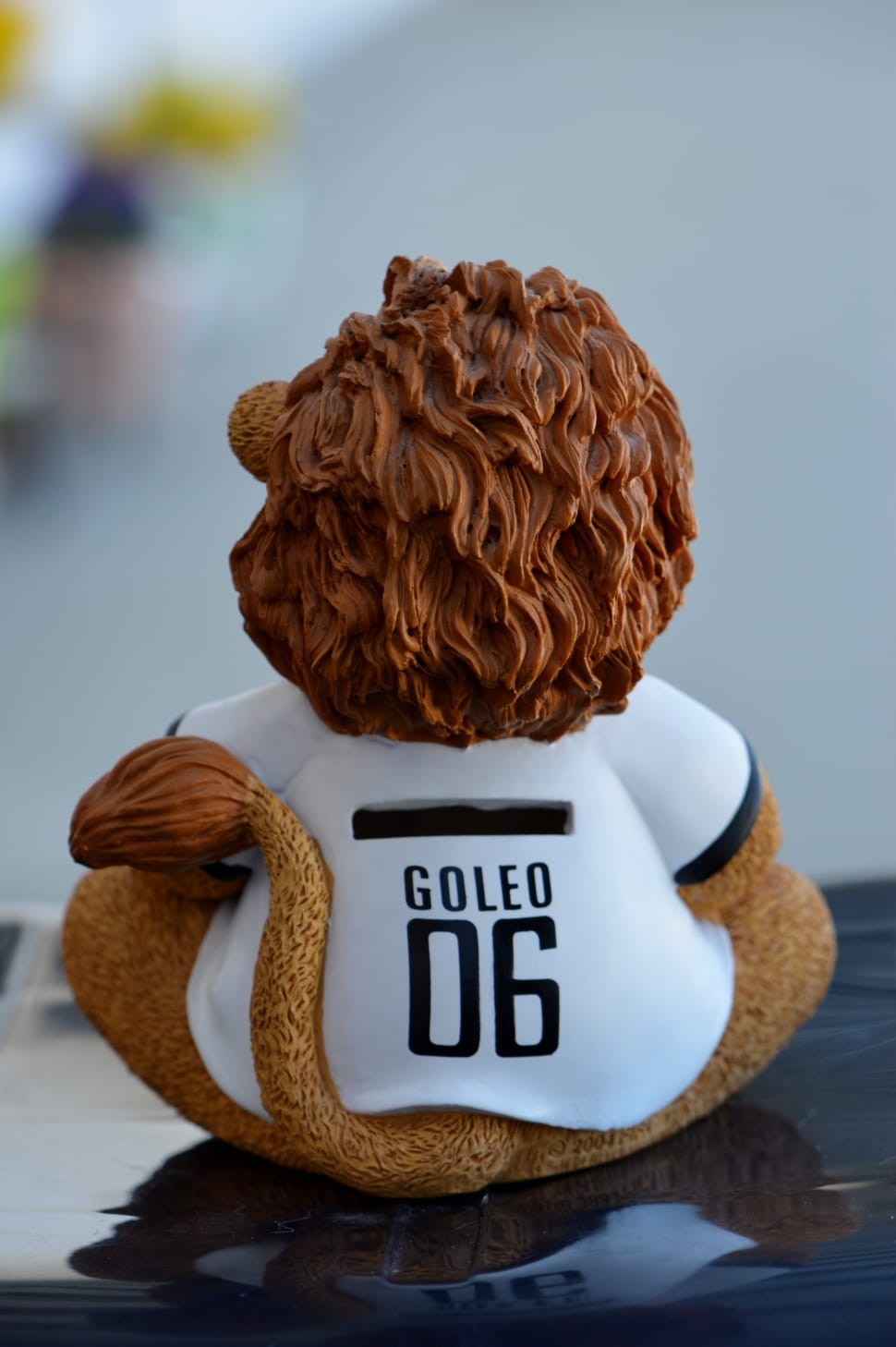 white and black lion goleo 06 jersey shirt figurine preview