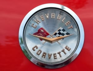 Chevrolet Corvette, Logo, Corvette, red, colored background thumbnail