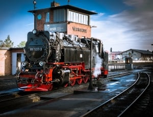 black and red trainhead photography thumbnail