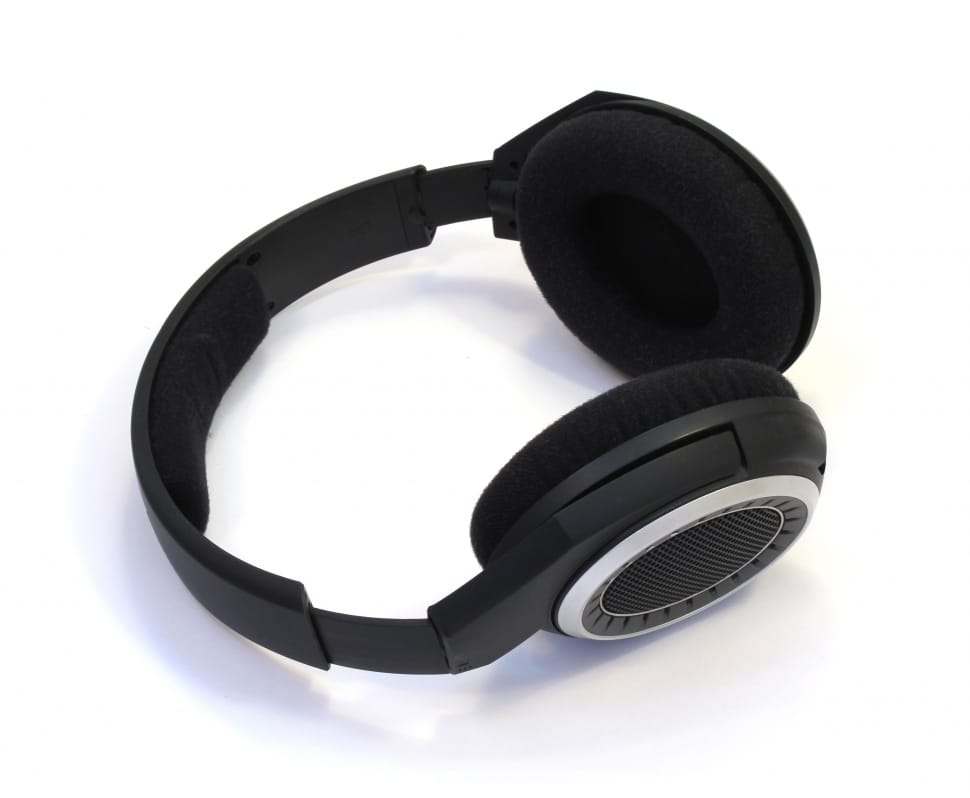 black cordless headphones preview