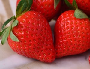 red strawberry fruits thumbnail