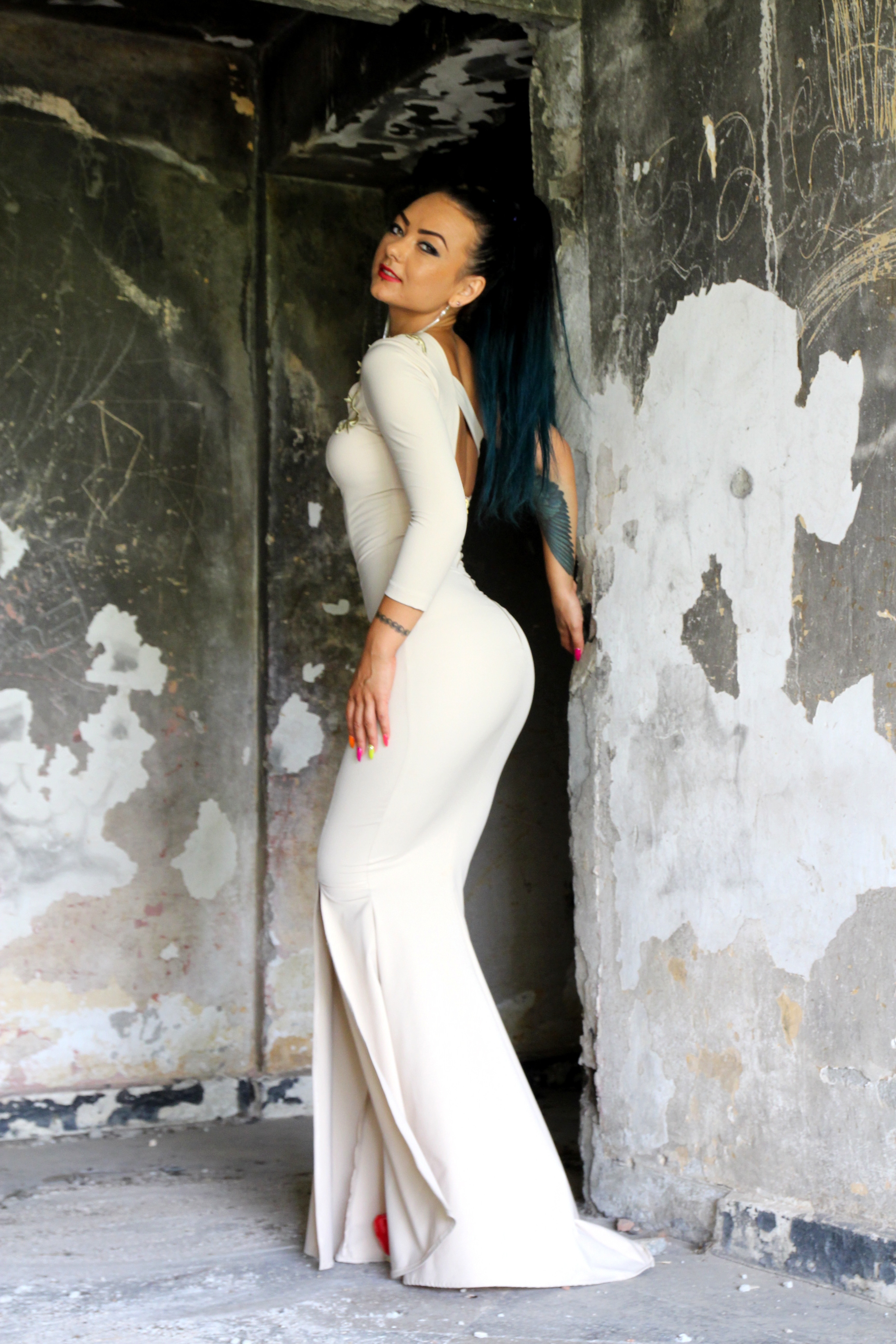 white bodycon long dress