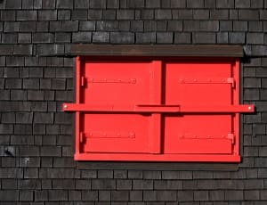 red metal window thumbnail