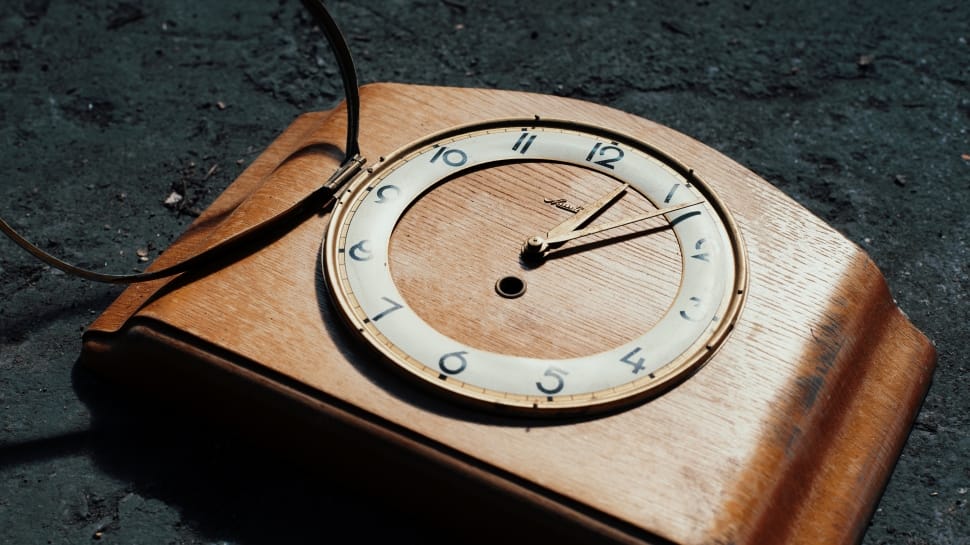brown rectangular analog clock preview