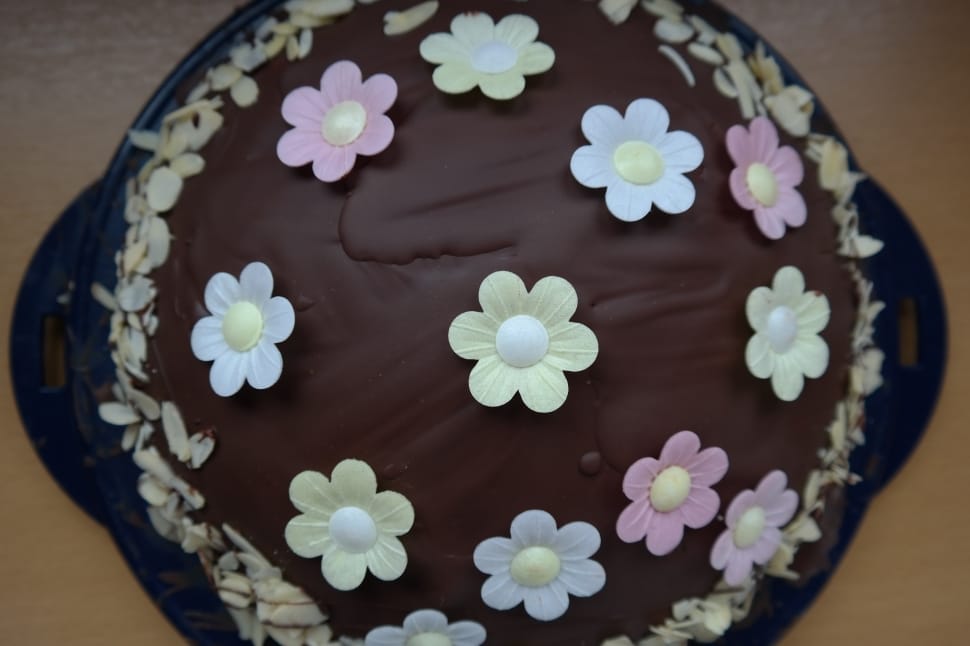 brown and white floral fondant cake preview