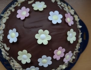 brown and white floral fondant cake thumbnail