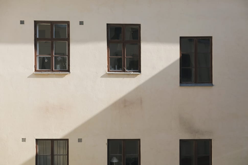 picture of white building with 6 windows preview