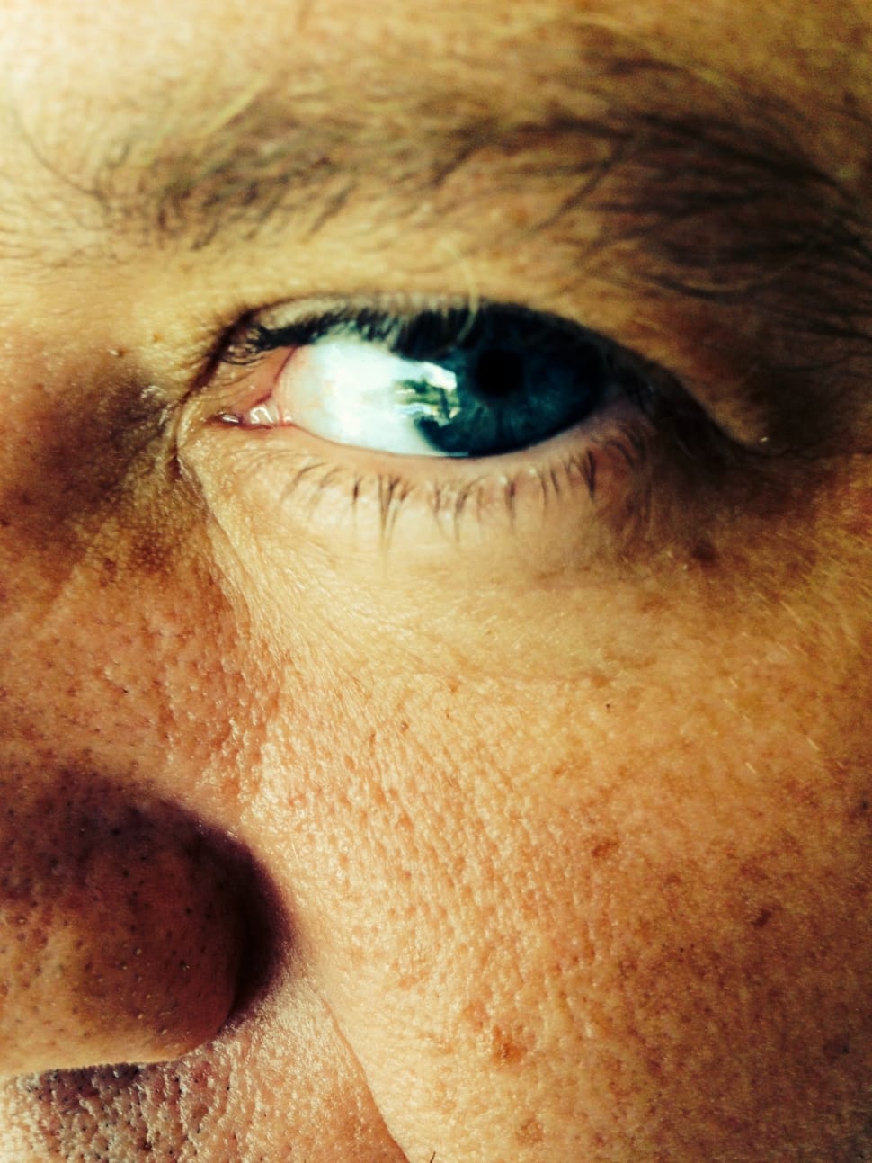 man's eye preview