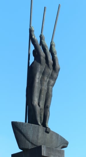 three man statue holding bars thumbnail