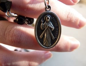 silver divine mercy oval pendant thumbnail