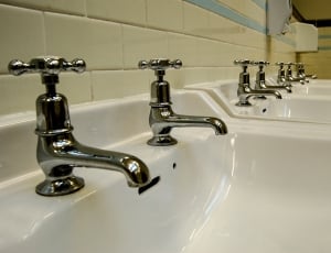 white ceramic sinks with stainless steel faucets thumbnail