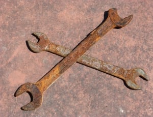 2 open end wrenches thumbnail