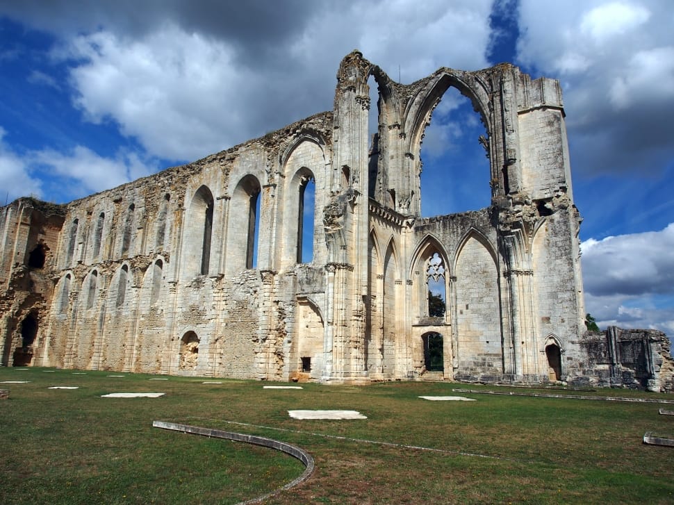 Maillezais Cathedral, old ruin, history preview
