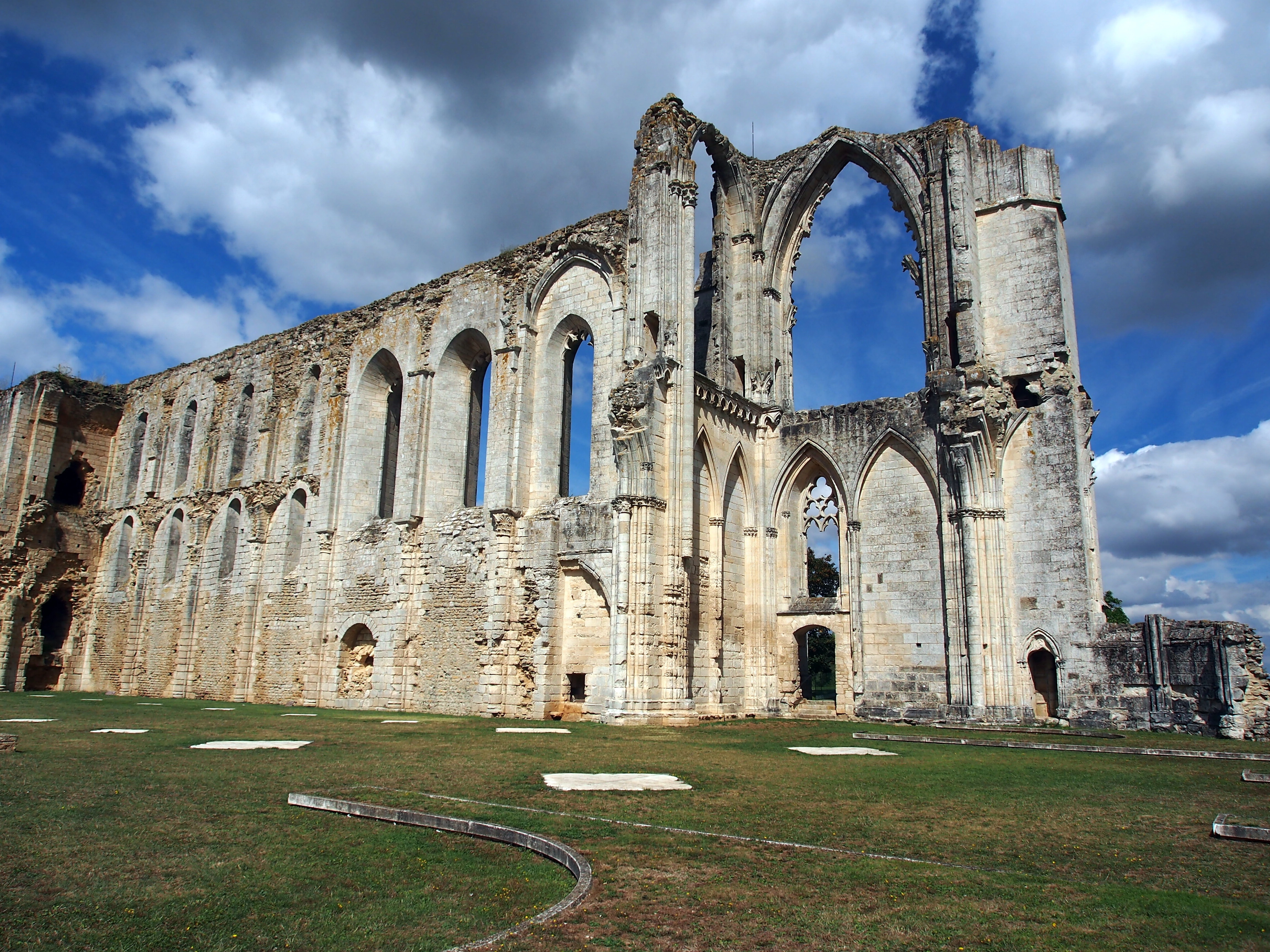 Maillezais Cathedral, old ruin, history