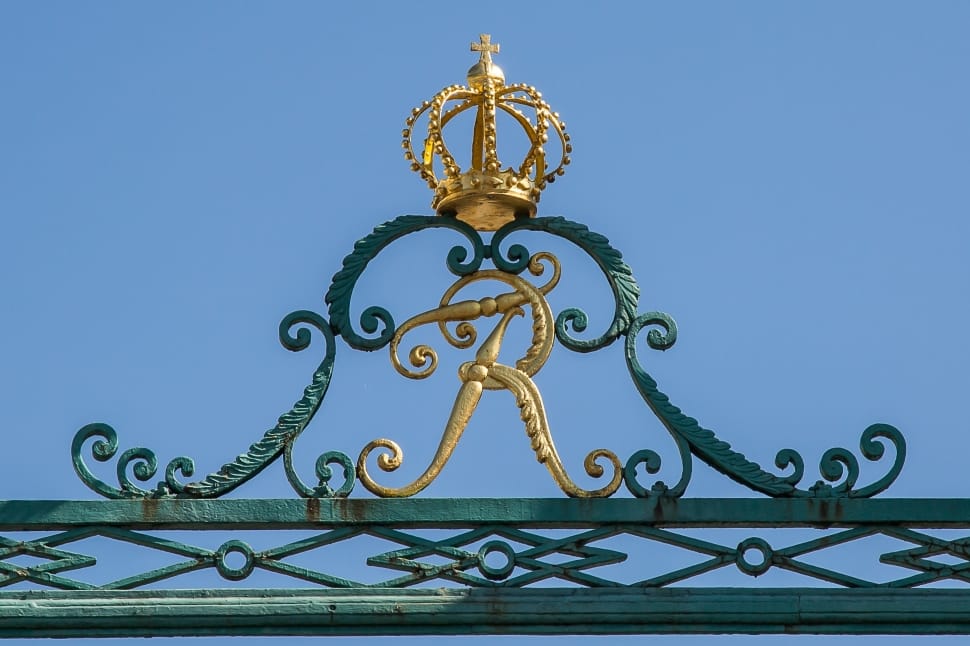 brass metal crown ornament preview