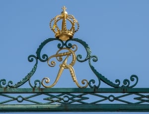brass metal crown ornament thumbnail
