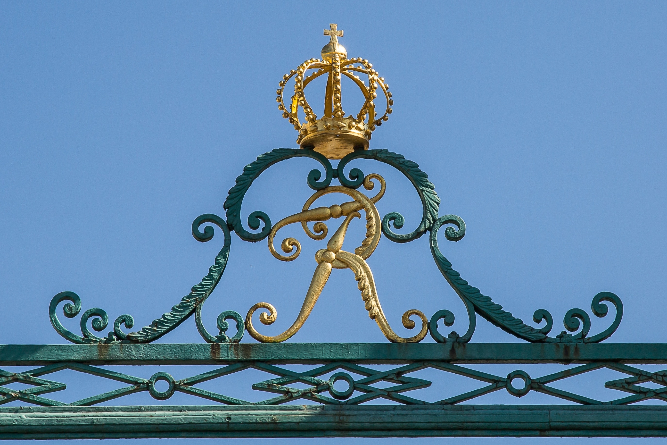 brass metal crown ornament