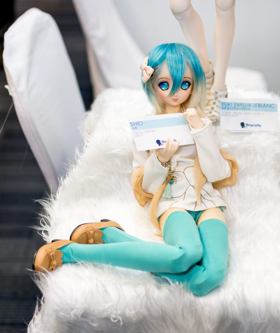 Anime Character blue and blond hair in white and teal dress holding Shio mail preview