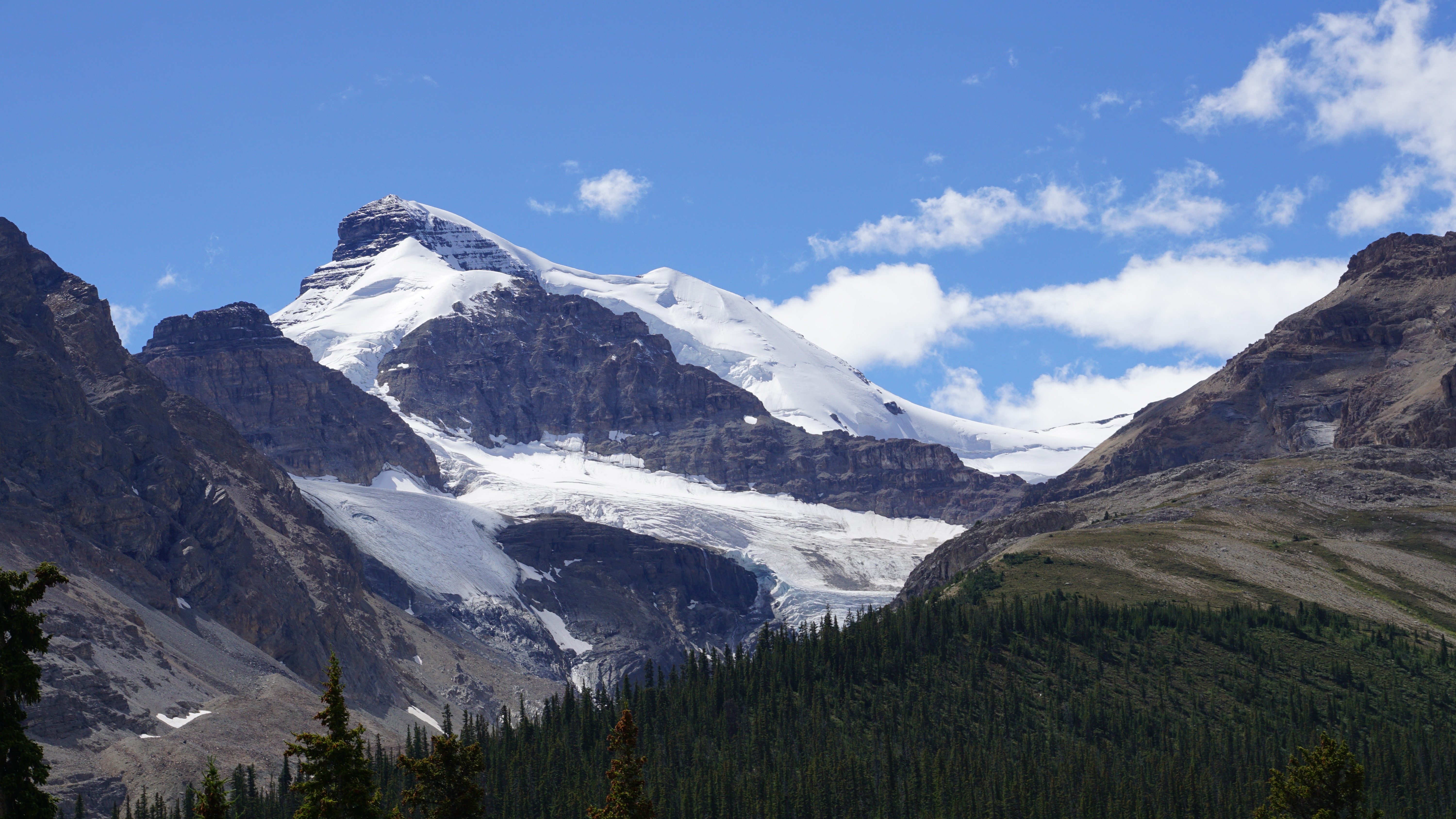 glacier mountain under blue sky