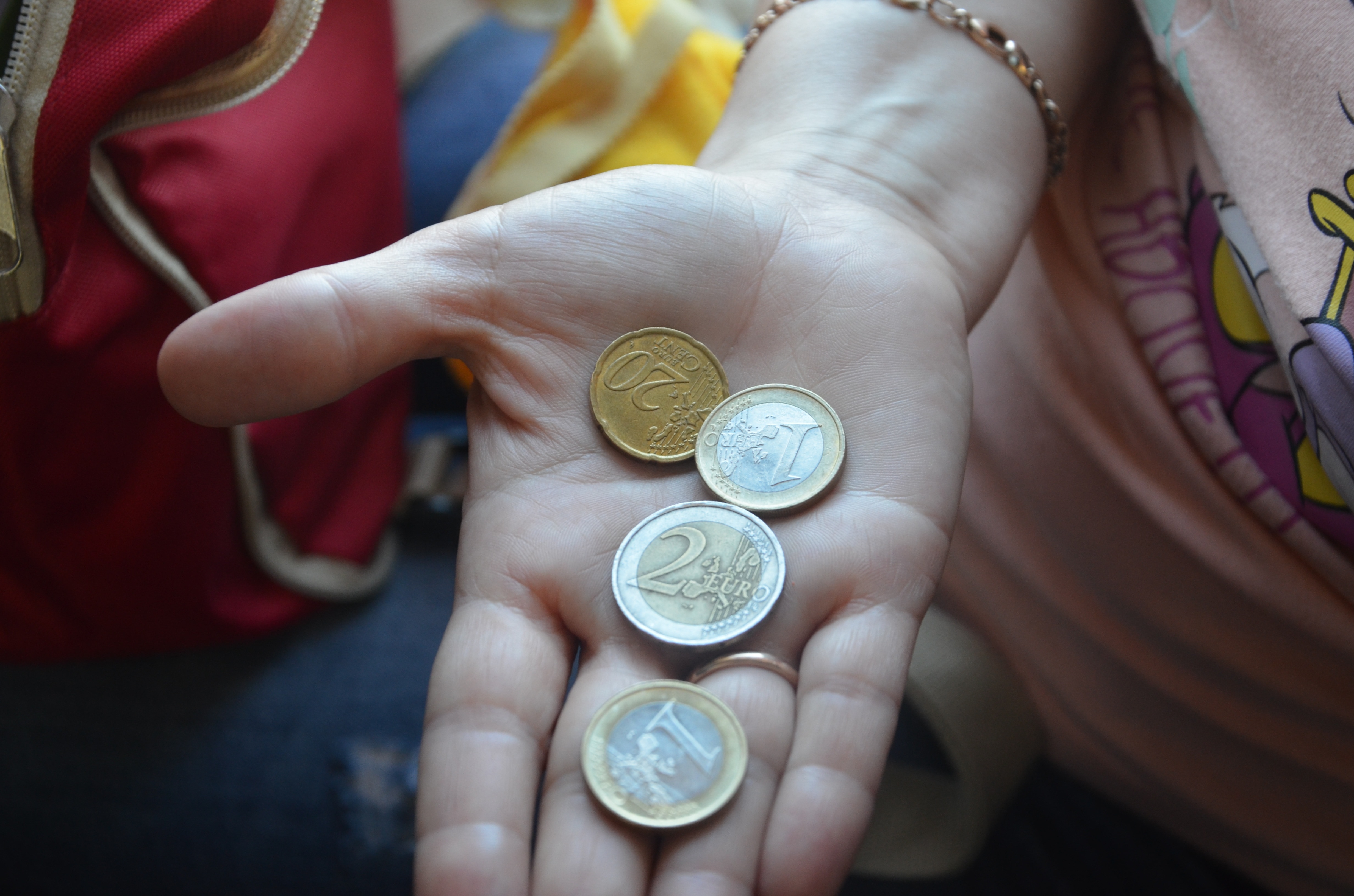 Euro, Coin, Hand, human body part, human hand